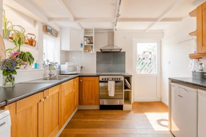 Dog Friendly Cottage 2 Mins To Beach With Hot Tub And Zappi Ev Lessingham Eksteriør bilde