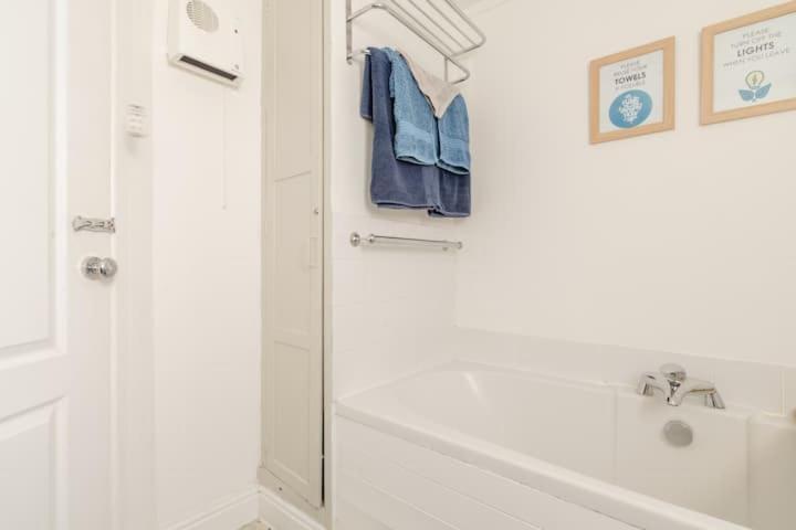 Dog Friendly Cottage 2 Mins To Beach With Hot Tub And Zappi Ev Lessingham Eksteriør bilde